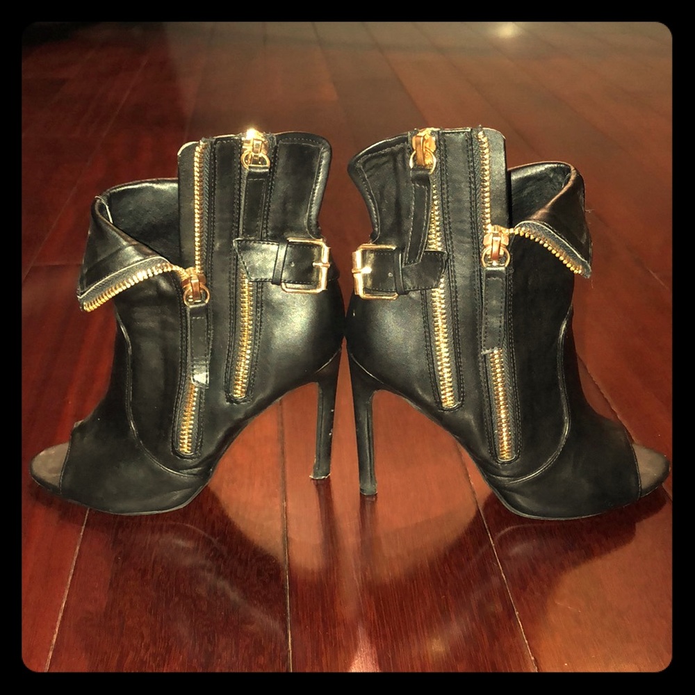 Black leather 3in high heels